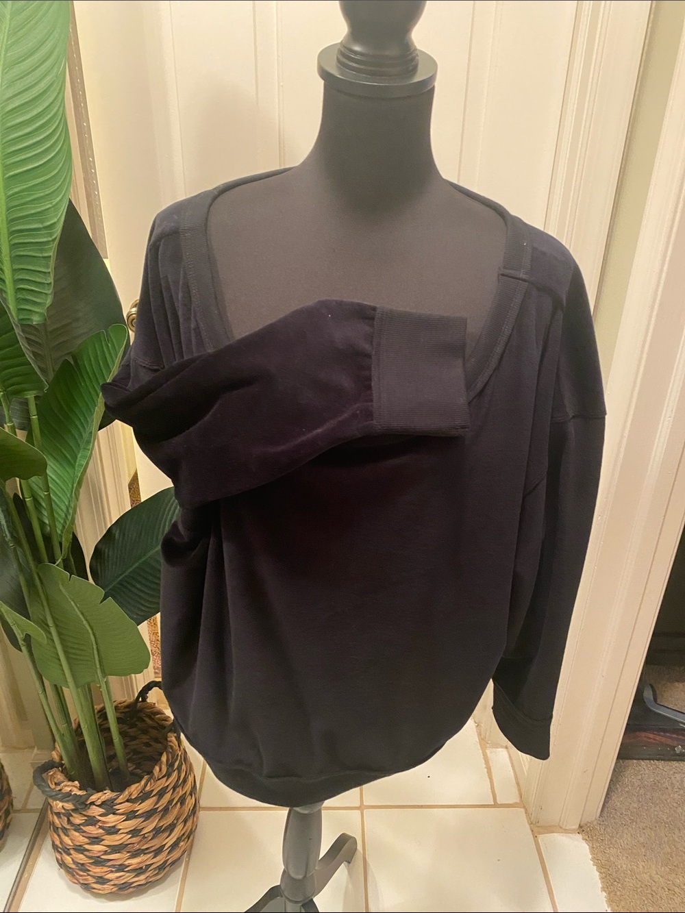 Women's XL Black Velour Scoop Neck Pullover Top